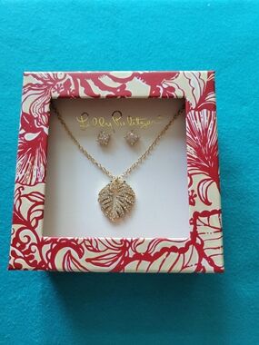Lilly Pulitzer Gold Leaf Pendant Necklace with Crystal Studs